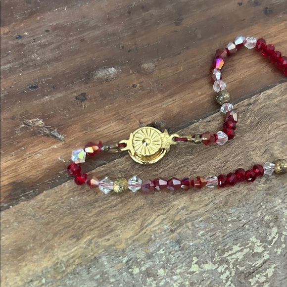 Vintage Shimmering Red Beaded Necklace with Gold Clasp - Picture 4 of 4